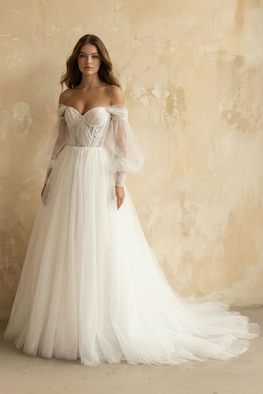 Ball-Gown Long Sleeves Tulle Wedding Dress With Appliques in Ivory