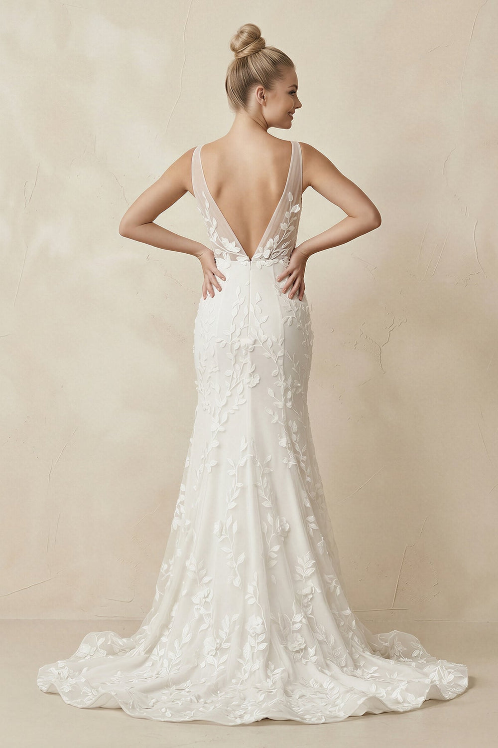 Appliqued V-Neck Mermaid Sheath Wedding Dress in White