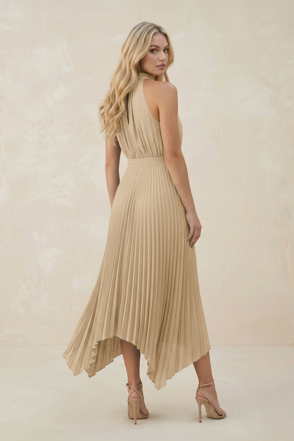 Halter Neck Pleated A-Line Chiffon Bridesmaid Dress in Champagne