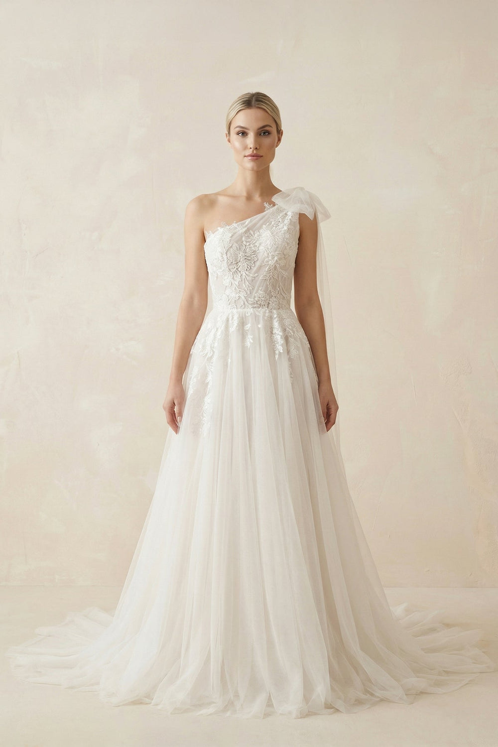 One Shoulder Appliques A Line Tulle Wedding Dress in Ivory