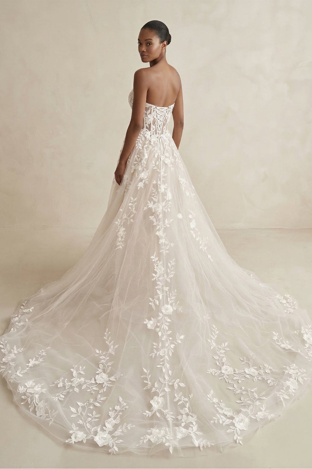 Sweetheart Appliqued Tulle Corset Wedding Dress in Ivory