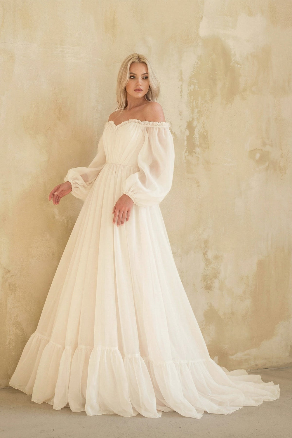 Sweetheart Long Sleeves Tulle Wedding Dress in Ivory