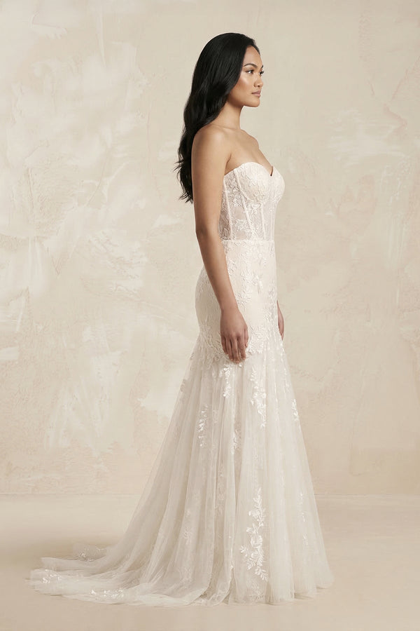 Sweetheart Mermaid Appliqued Tulle Wedding Dress in Ivory - KISS BRIDAL Wedding Dresses