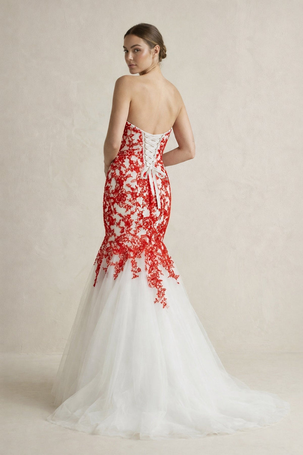 Sweetheart Mermaid Lace Appliqued Wedding Dress in Red
