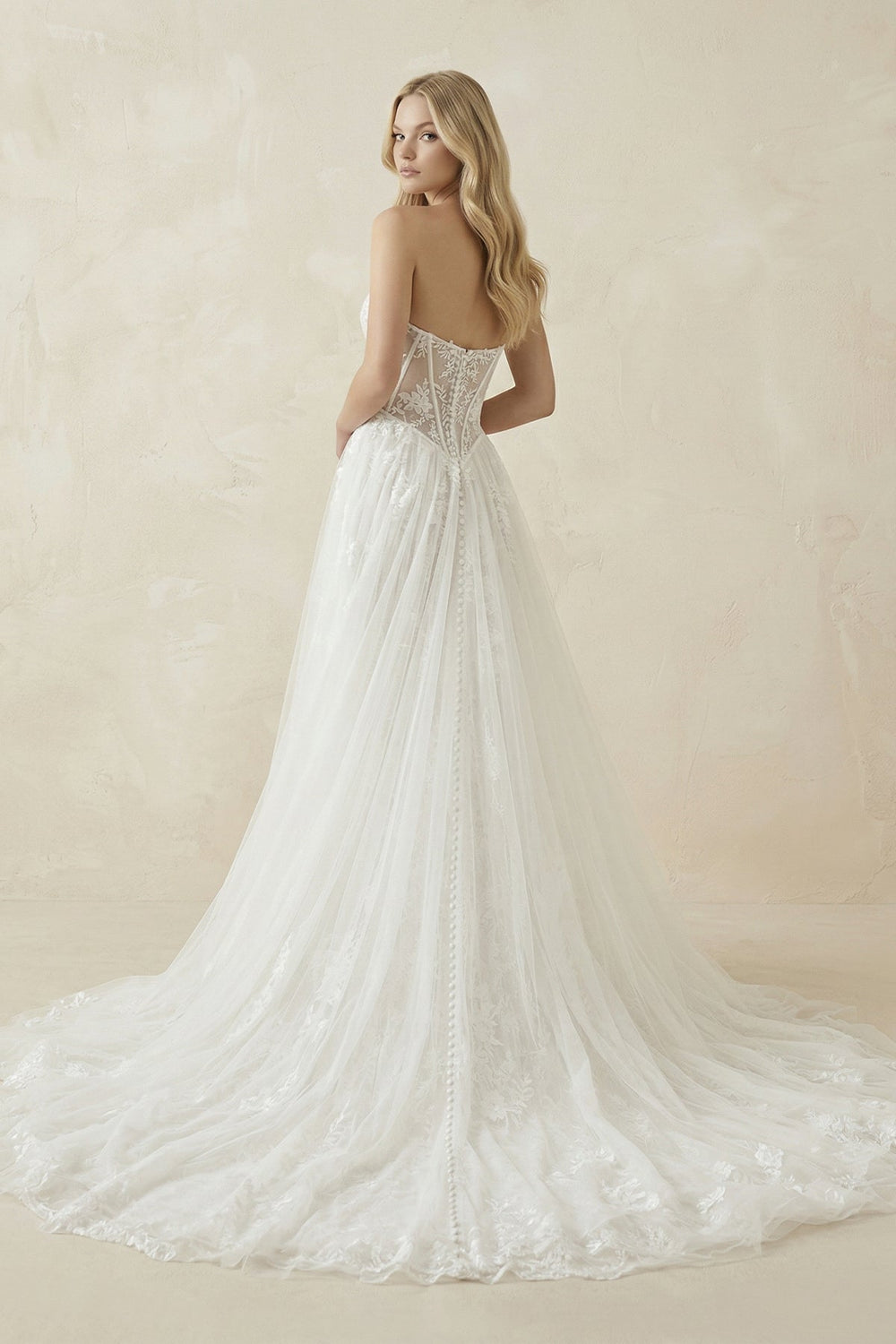 Sweetheart Tulle Appliqued A-Line Corset Wedding Dress in White