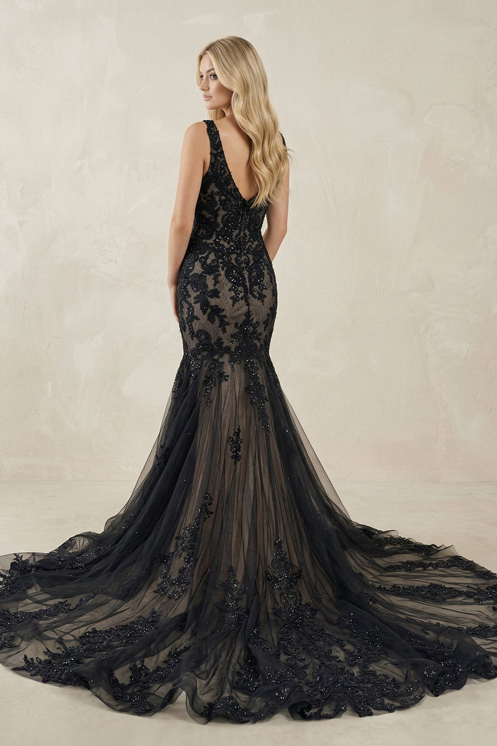 V-Neck Mermaid Appliqued Tulle Wedding Dress in Black