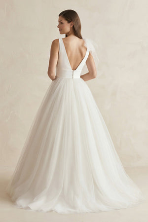 V - Neck Tulle Ball Gown Wedding Dress With Bow in White - KISS BRIDAL Wedding Dresses