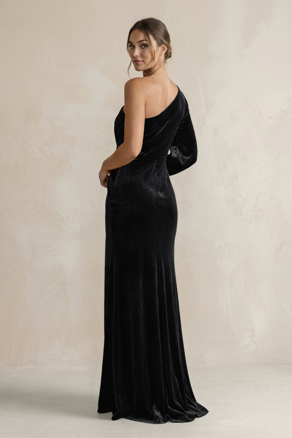 Velvet One Shoulder Sheath Long Sleeve Bridesmaid Dress in Black